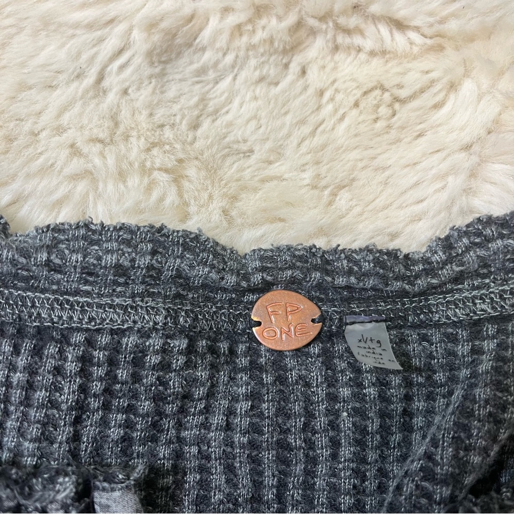 Women's Gray Ribbed Top - Picture 2 of 6